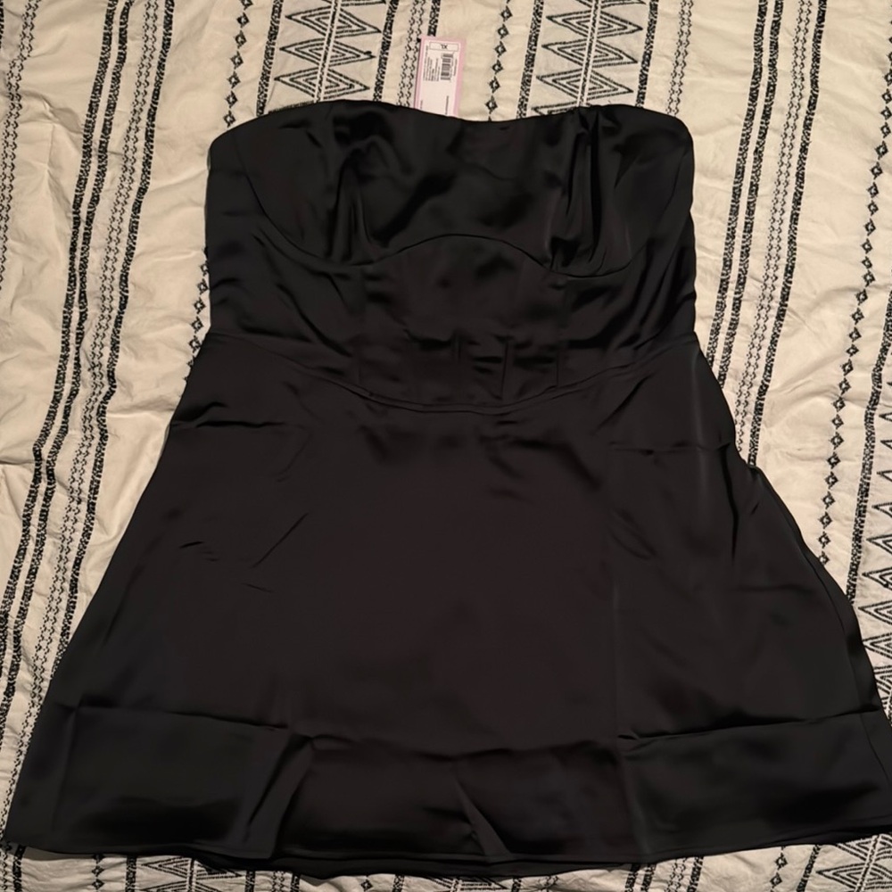 Elegant Black Strapless Dress